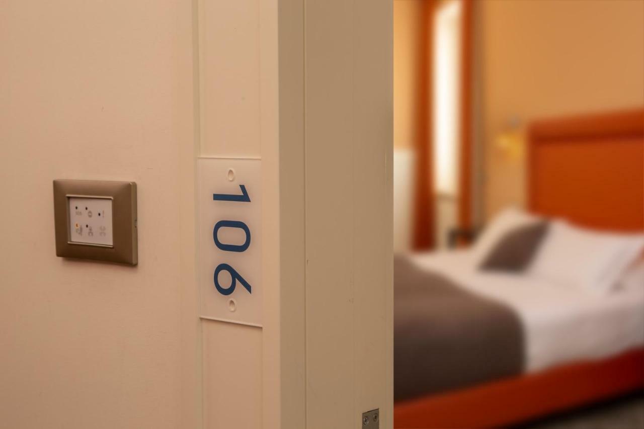 My Trevi Charming & Luxury Rooms Рим Экстерьер фото